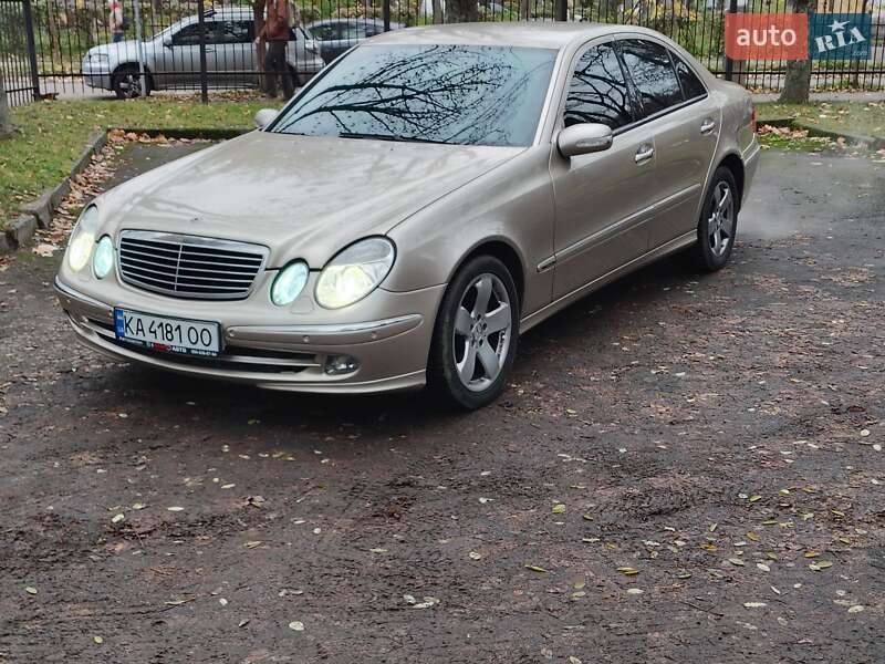 Седан Mercedes-Benz E-Class 2004 в Киеве