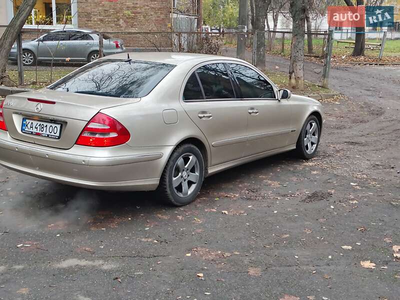 Седан Mercedes-Benz E-Class 2004 в Киеве