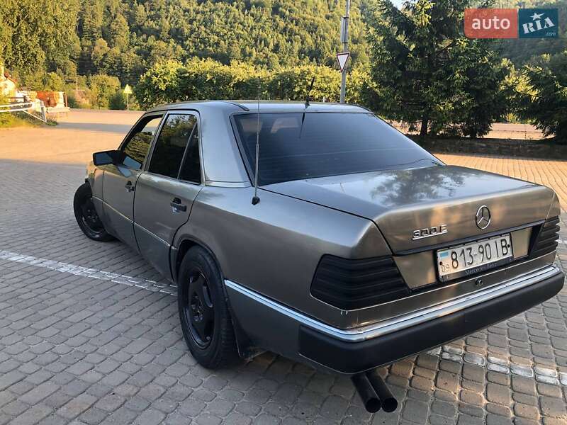 Седан Mercedes-Benz E-Class 1993 в Сквире