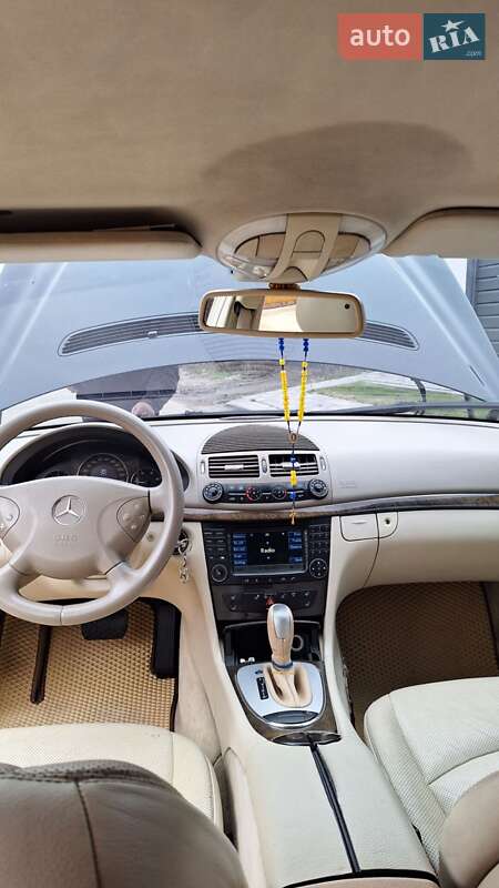 Седан Mercedes-Benz E-Class 2004 в Ивано-Франковске