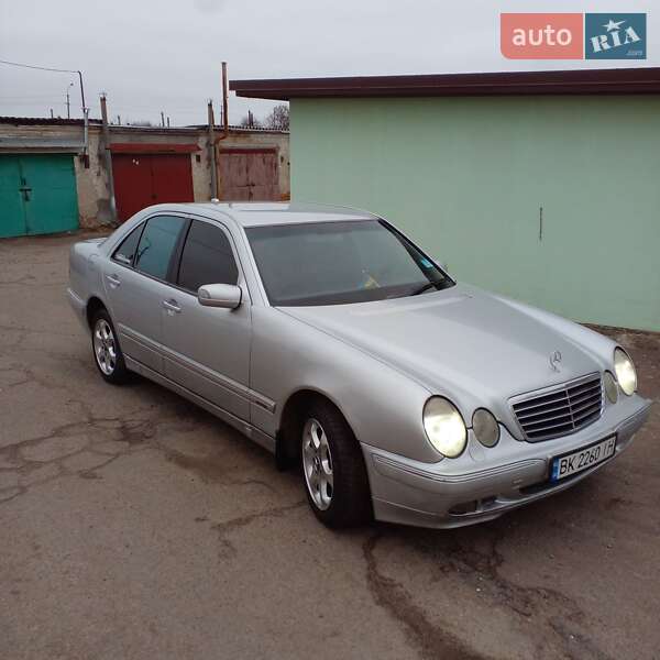 Седан Mercedes-Benz E-Class 2001 в Рівному