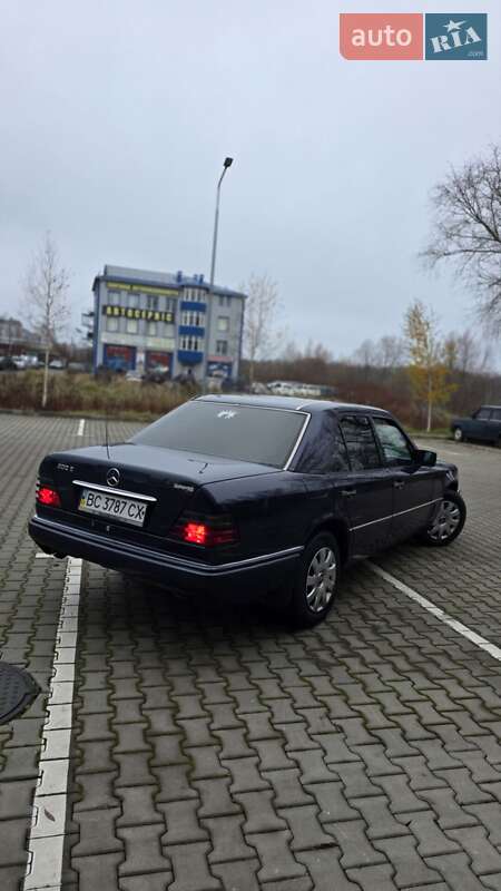 Седан Mercedes-Benz E-Class 1995 в Хмельницком