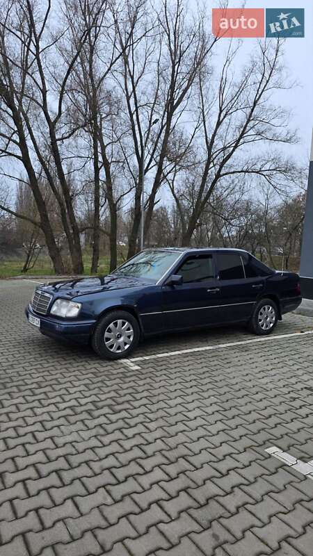 Седан Mercedes-Benz E-Class 1995 в Хмельницком