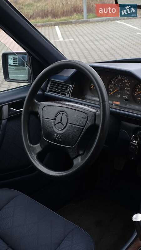 Седан Mercedes-Benz E-Class 1995 в Хмельницком