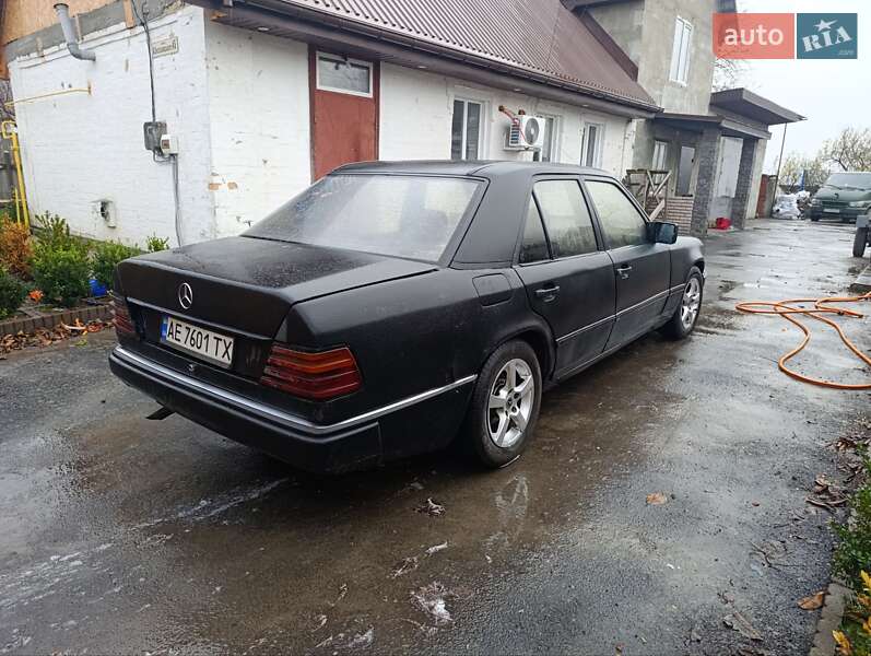 Седан Mercedes-Benz E-Class 1988 в Миронівці