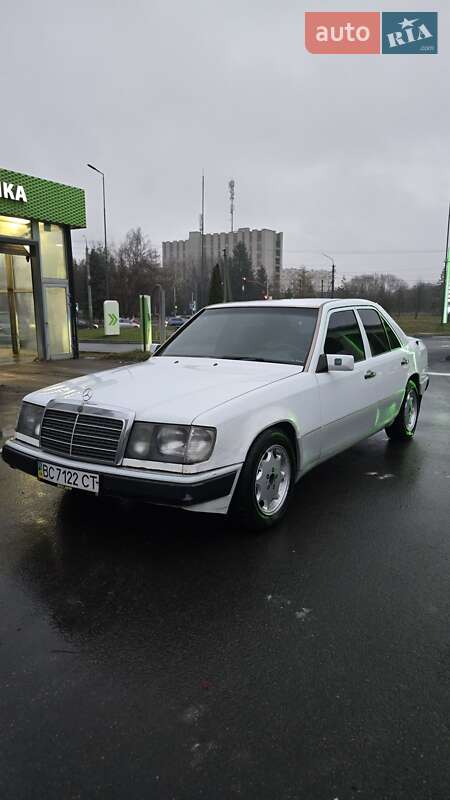 Седан Mercedes-Benz E-Class 1992 в Львове