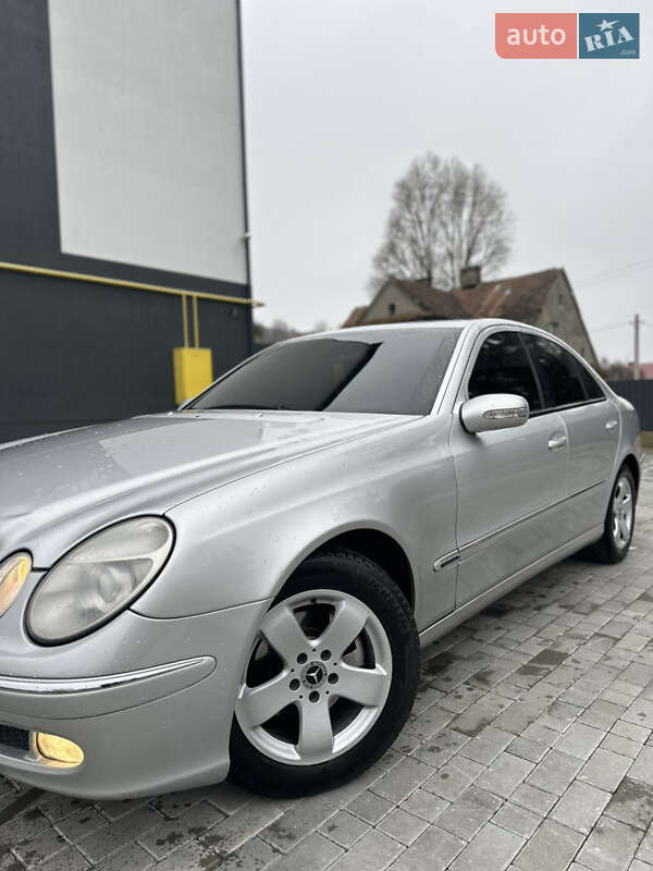 Седан Mercedes-Benz E-Class 2002 в Кременце