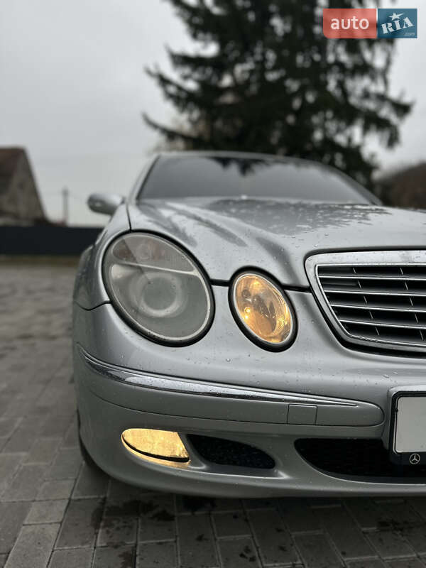Седан Mercedes-Benz E-Class 2002 в Кременце