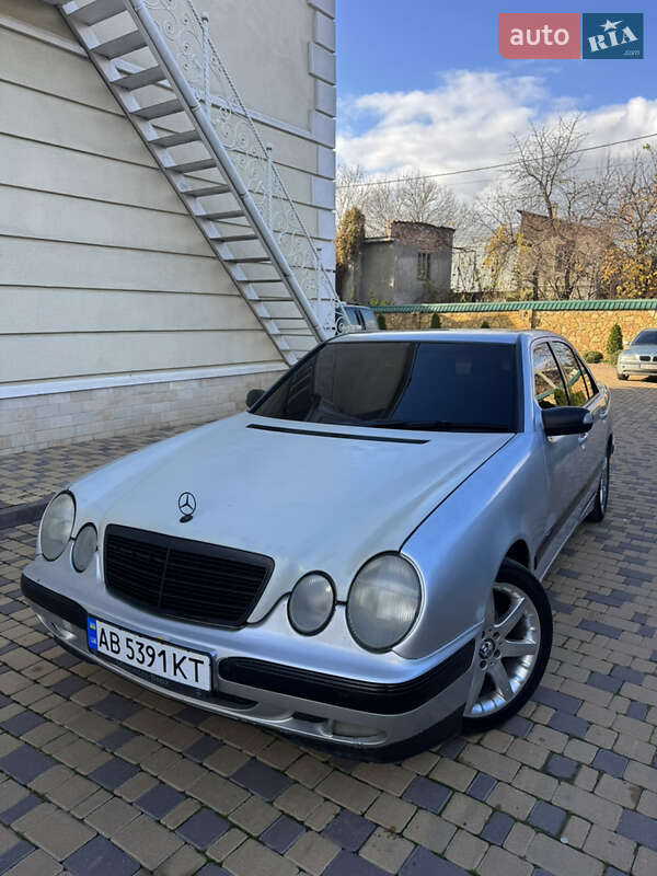 Седан Mercedes-Benz E-Class 2000 в Могилев-Подольске