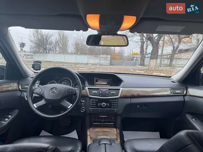 Седан Mercedes-Benz E-Class 2010 в Запоріжжі