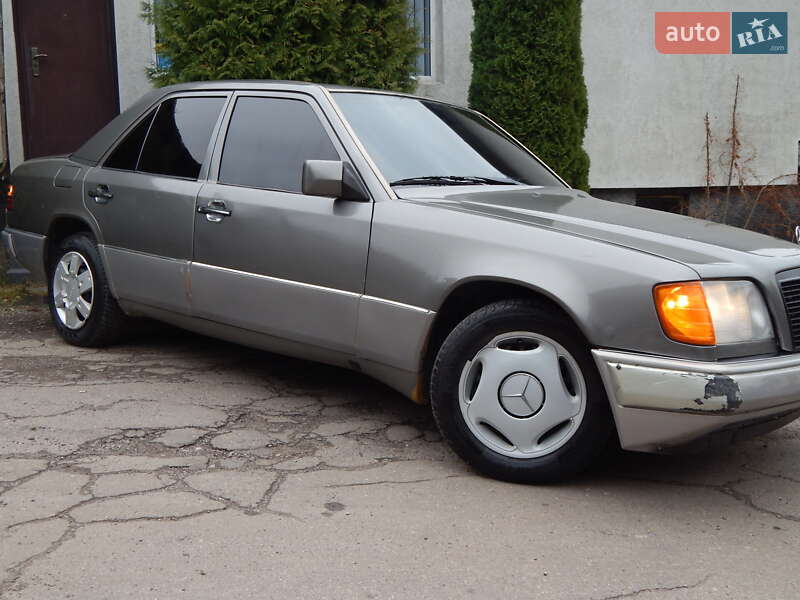 Седан Mercedes-Benz E-Class 1992 в Дрогобыче