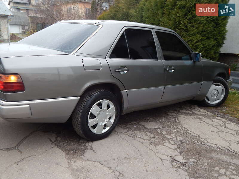 Седан Mercedes-Benz E-Class 1992 в Дрогобыче