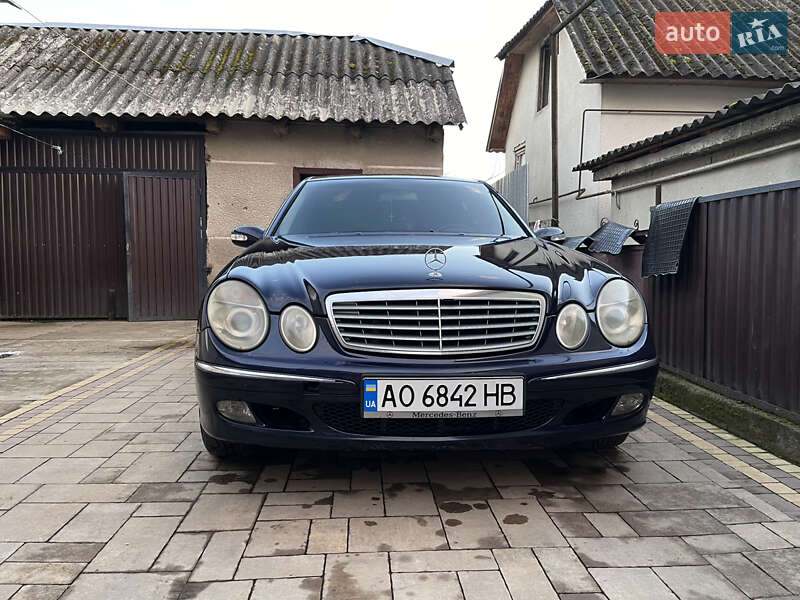 Седан Mercedes-Benz E-Class 2003 в Іршаві