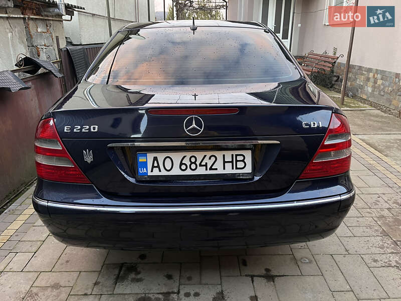 Седан Mercedes-Benz E-Class 2003 в Іршаві