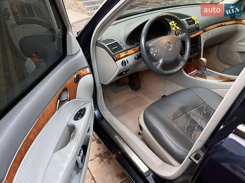 Седан Mercedes-Benz E-Class 2003 в Іршаві