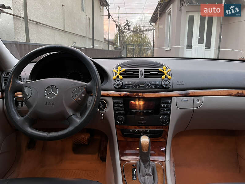 Седан Mercedes-Benz E-Class 2003 в Іршаві