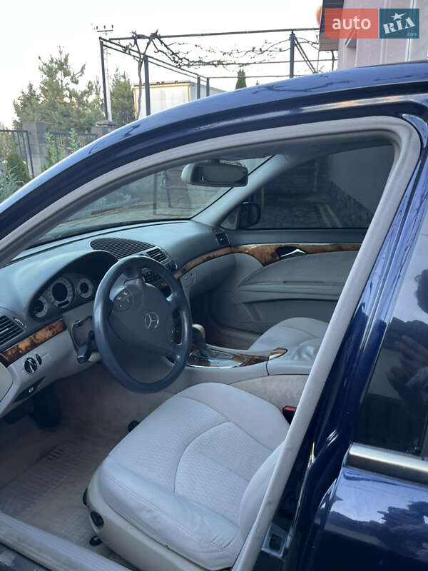 Седан Mercedes-Benz E-Class 2003 в Іршаві