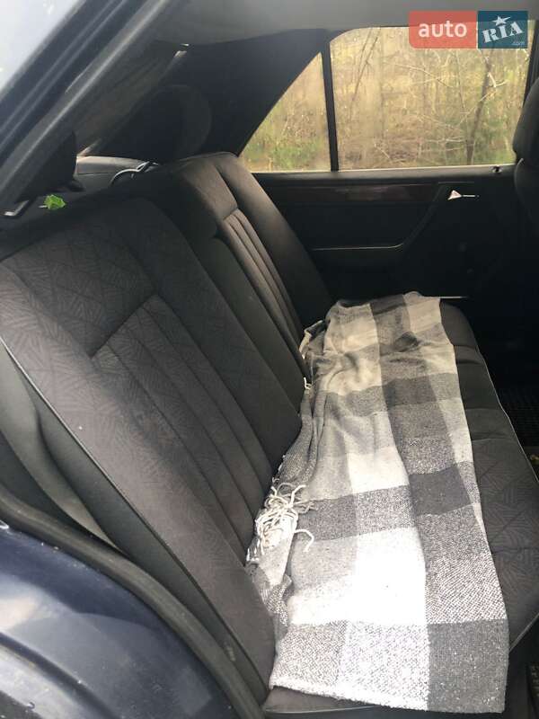 Седан Mercedes-Benz E-Class 1994 в Путиле