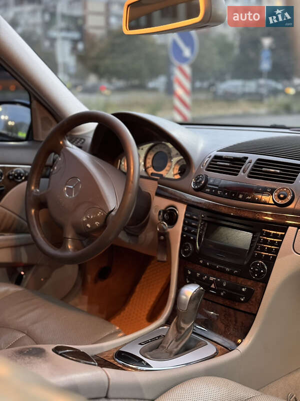 Седан Mercedes-Benz E-Class 2003 в Києві