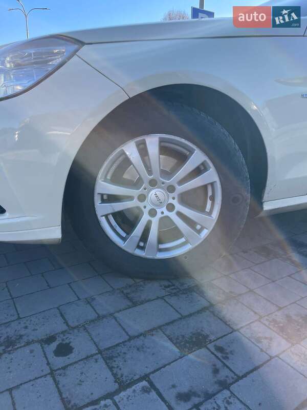 Седан Mercedes-Benz E-Class 2011 в Львові фото 8 Седан Mercedes-Benz E-Class 2011 в Львові