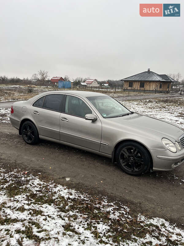 Седан Mercedes-Benz E-Class 2003 в Старом Селе