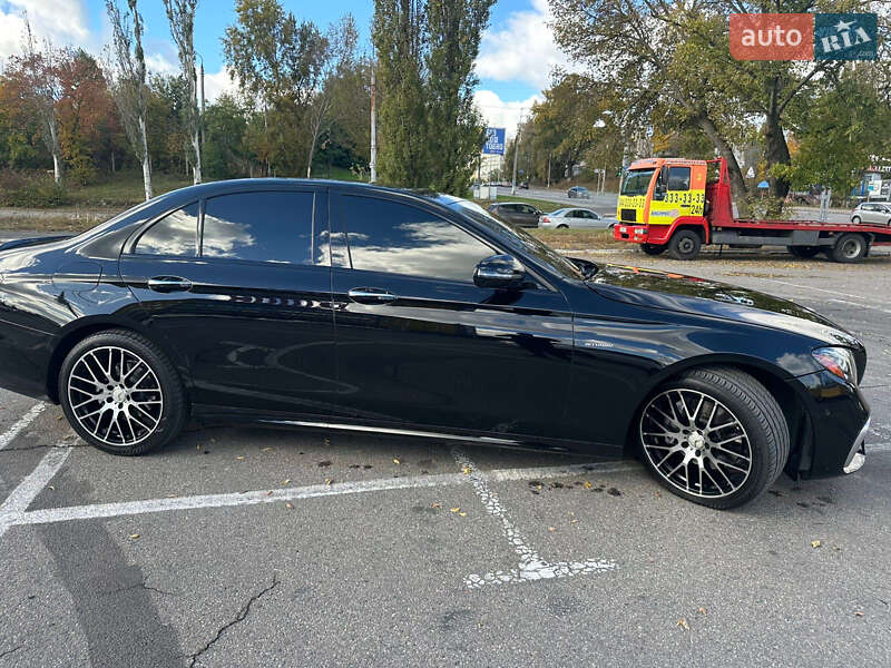 Седан Mercedes-Benz E-Class 2017 в Киеве