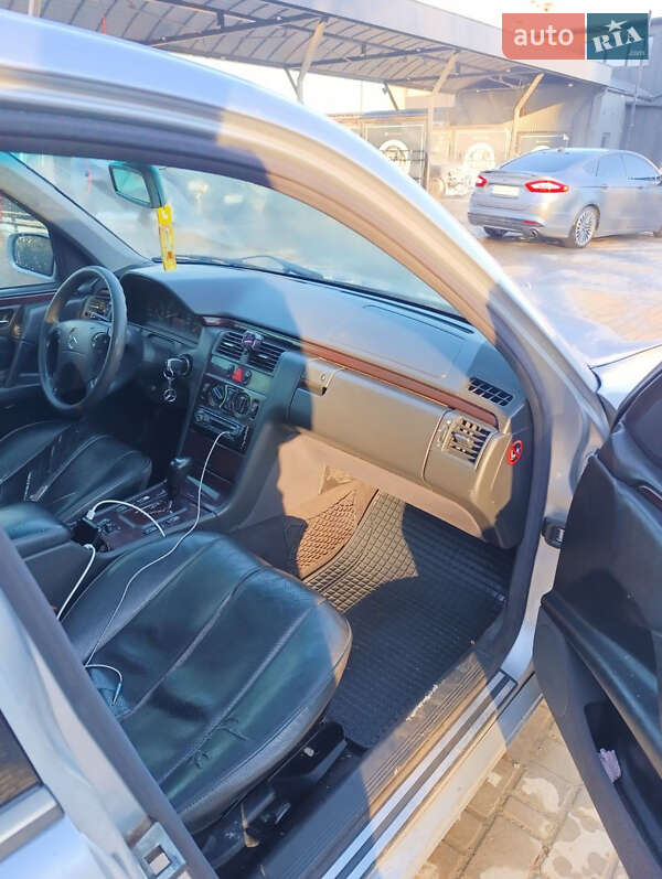 Седан Mercedes-Benz E-Class 2001 в Каменец-Подольском фото 11 Седан Mercedes-Benz E-Class 2001 в Каменец-Подольском