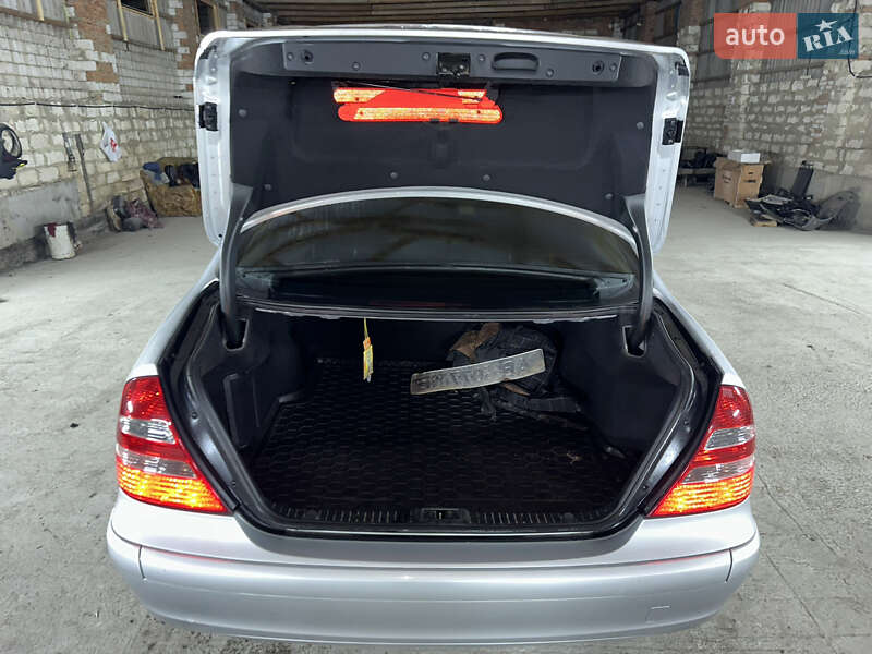 Седан Mercedes-Benz E-Class 2006 в Тульчине