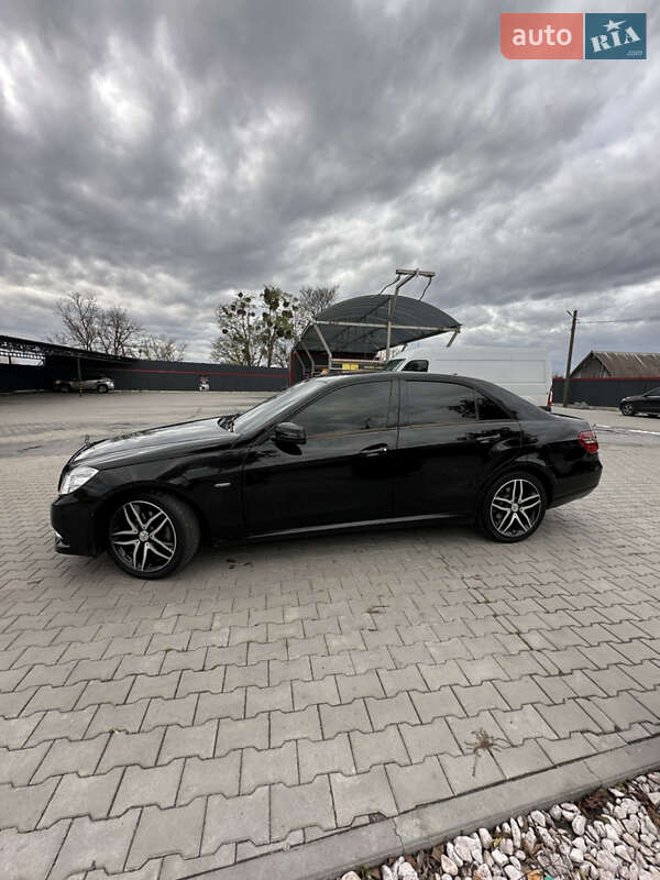 Седан Mercedes-Benz E-Class 2011 в Полонном