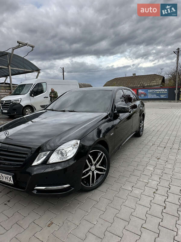 Седан Mercedes-Benz E-Class 2011 в Полонном