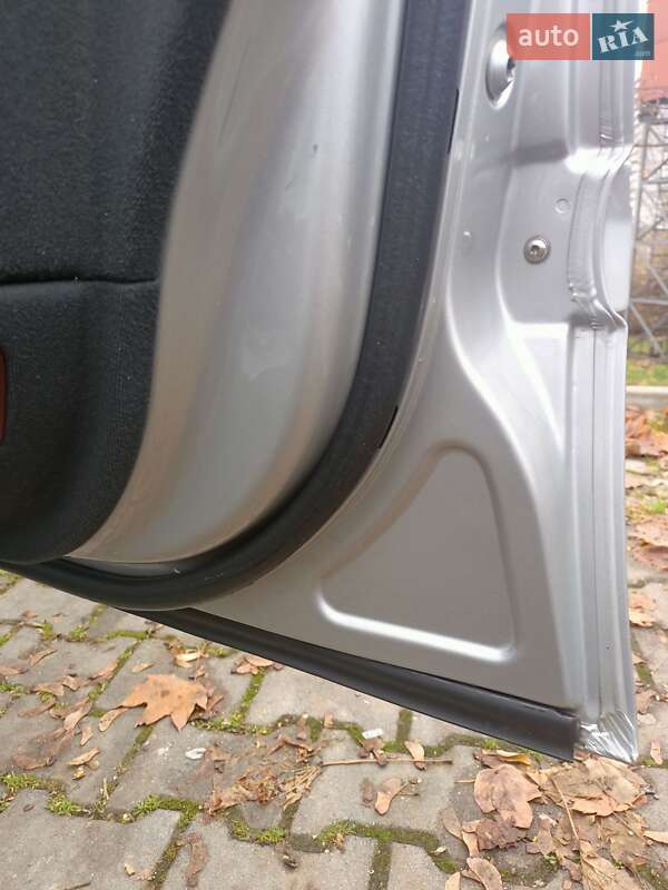 Седан Mercedes-Benz E-Class 2003 в Ивано-Франковске