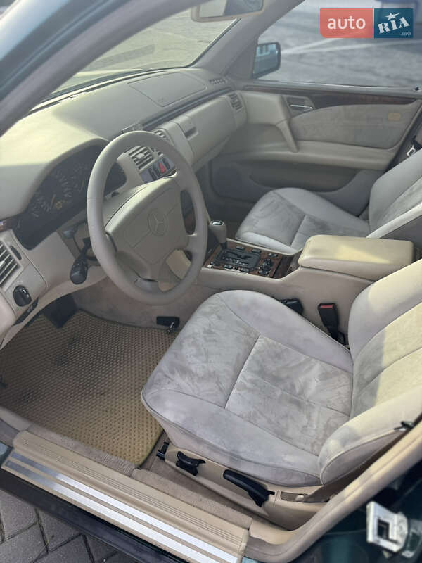 Седан Mercedes-Benz E-Class 1998 в Запорожье