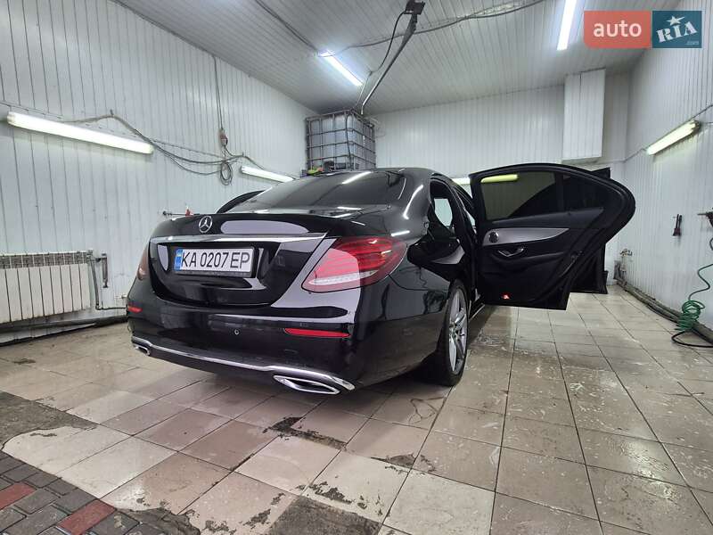 Седан Mercedes-Benz E-Class 2017 в Києві