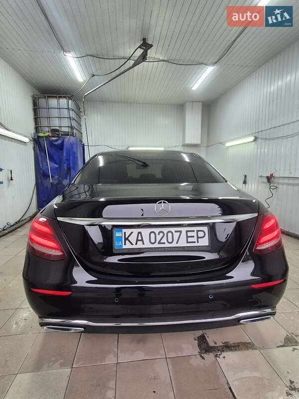 Седан Mercedes-Benz E-Class 2017 в Києві