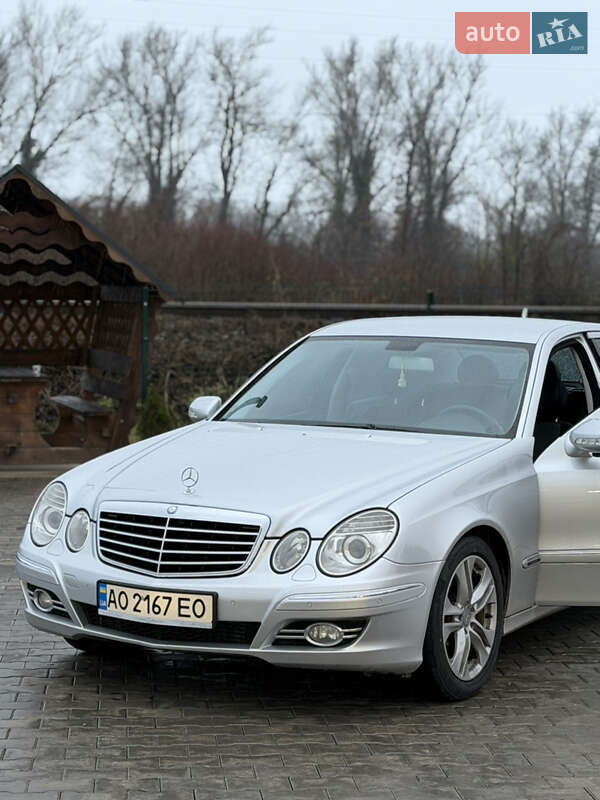 Седан Mercedes-Benz E-Class 2007 в Виноградові