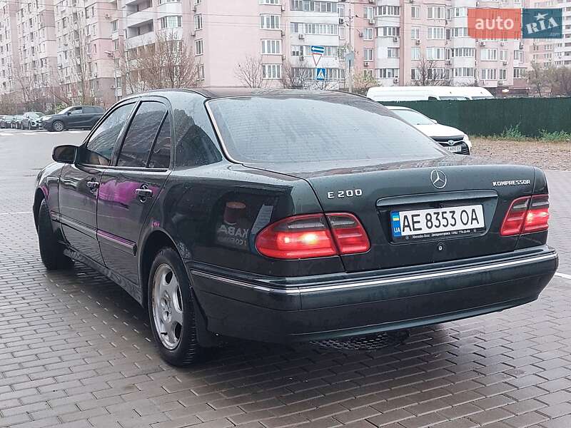 Седан Mercedes-Benz E-Class 2001 в Киеве