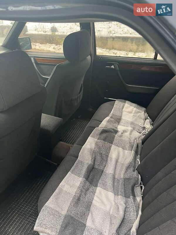 Седан Mercedes-Benz E-Class 1994 в Путиле