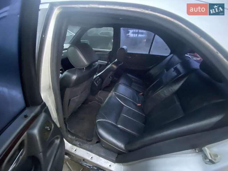 Седан Mercedes-Benz E-Class 1997 в Перечині