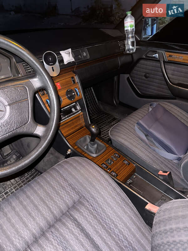 Седан Mercedes-Benz E-Class 1993 в Днепре фото 13 Седан Mercedes-Benz E-Class 1993 в Днепре