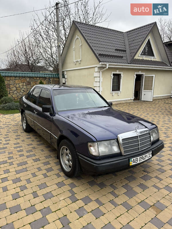 Седан Mercedes-Benz E-Class 1988 в Могилев-Подольске