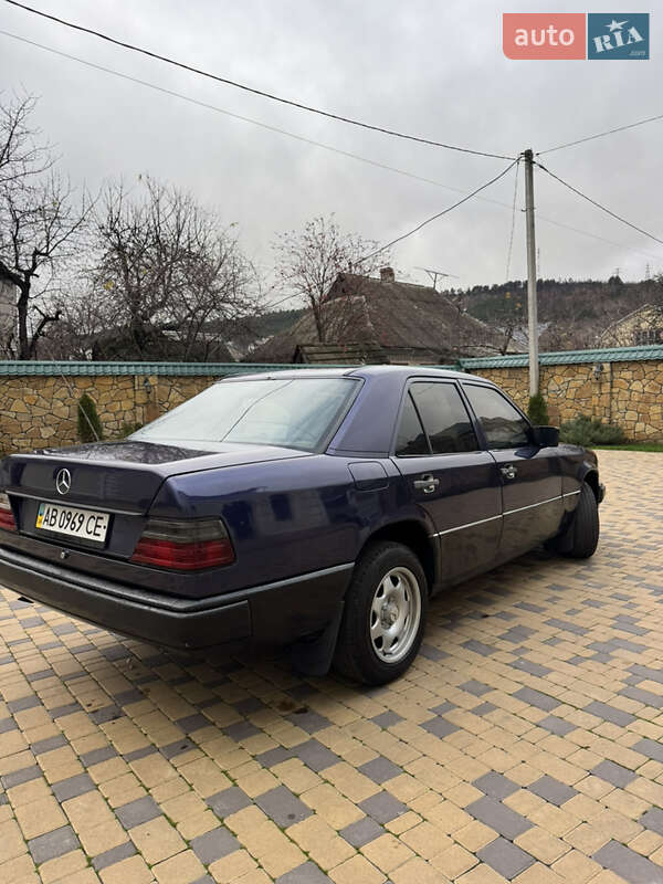 Седан Mercedes-Benz E-Class 1988 в Могилев-Подольске