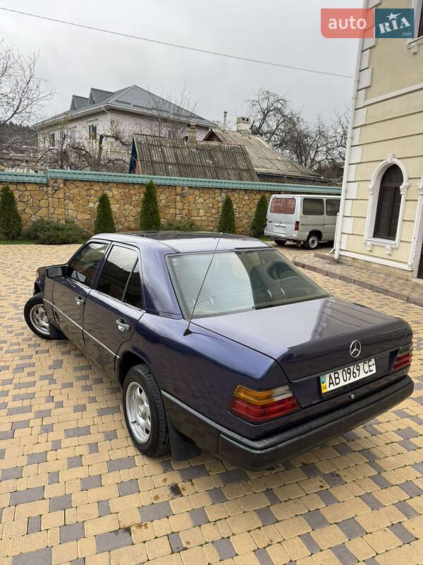Седан Mercedes-Benz E-Class 1988 в Могилев-Подольске