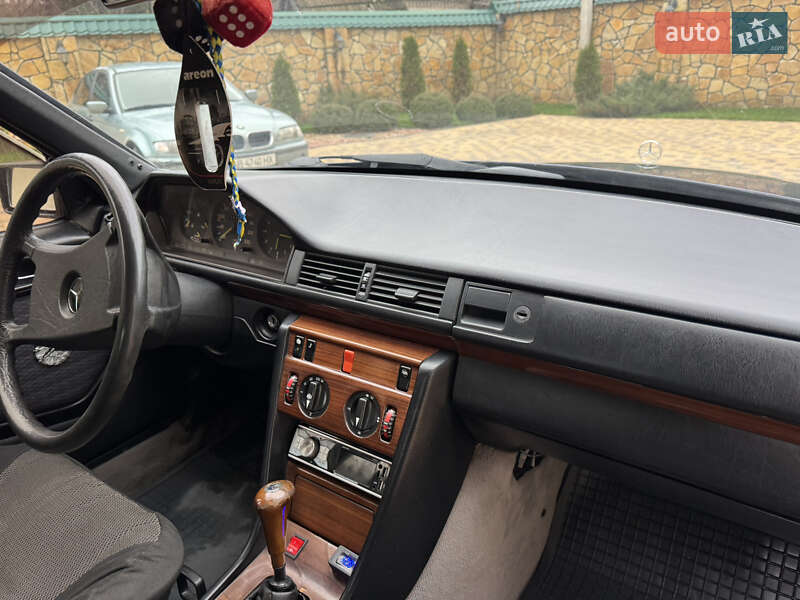 Седан Mercedes-Benz E-Class 1988 в Могилев-Подольске