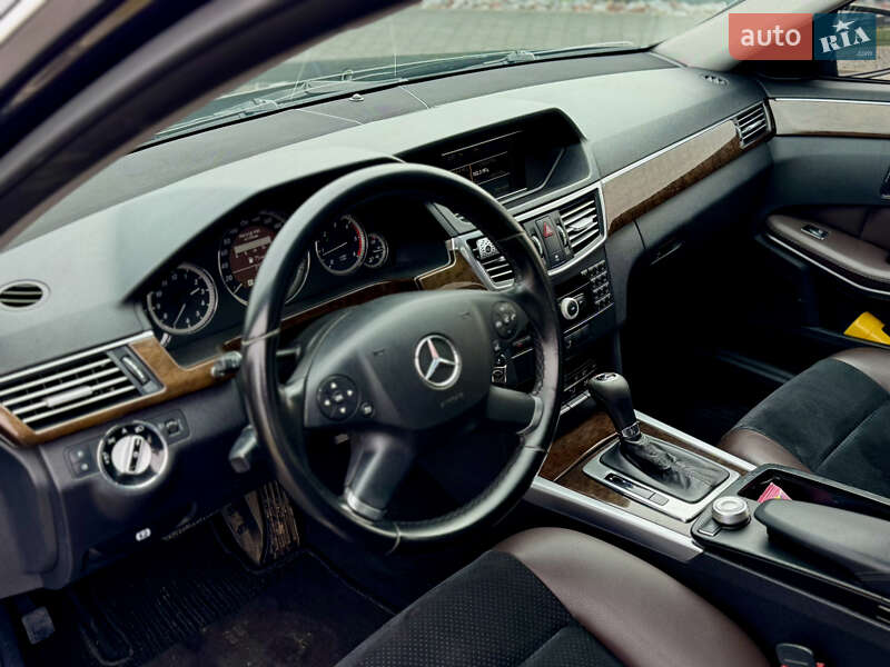Седан Mercedes-Benz E-Class 2010 в Ужгороді