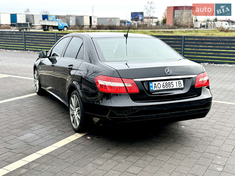 Седан Mercedes-Benz E-Class 2010 в Ужгороді