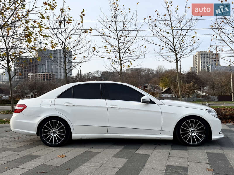 Седан Mercedes-Benz E-Class 2012 в Дніпрі