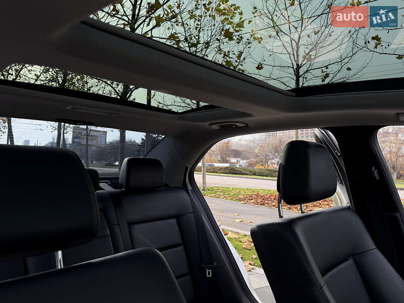 Седан Mercedes-Benz E-Class 2012 в Дніпрі
