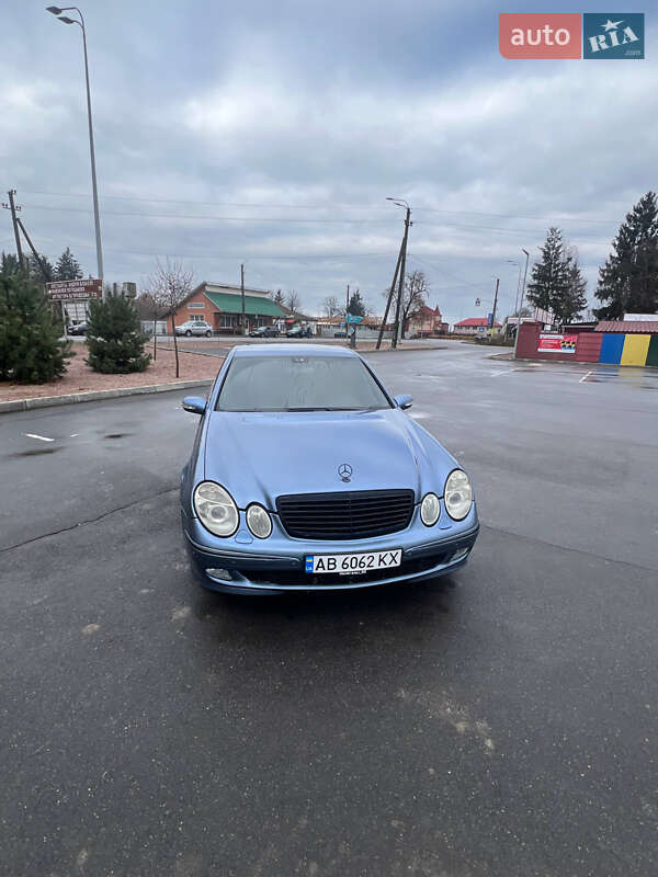 Седан Mercedes-Benz E-Class 2004 в Немирові