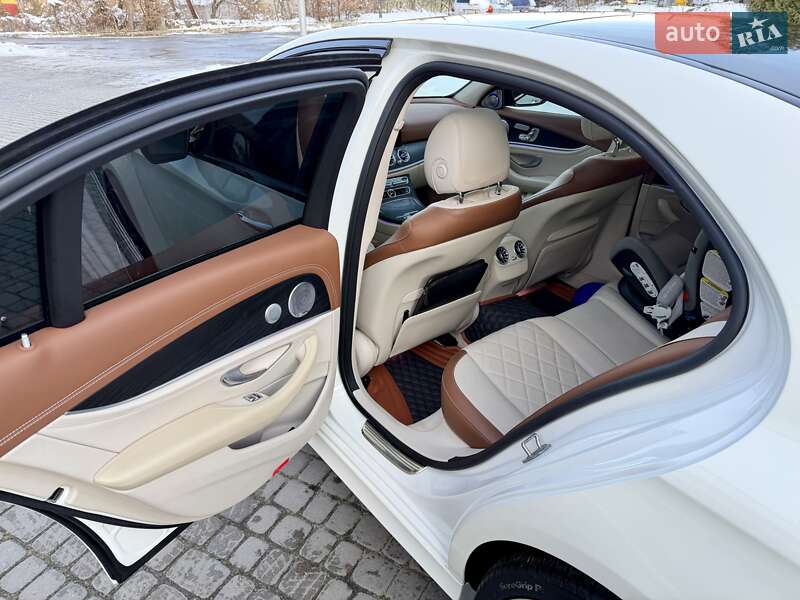 Седан Mercedes-Benz E-Class 2019 в Львові