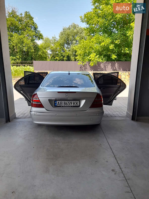 Седан Mercedes-Benz E-Class 2005 в Могилів-Подільському